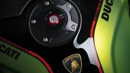 Ducati-SF-V4-Lamborghini-MY23-overview-gallery-04-1920x1080.jpg